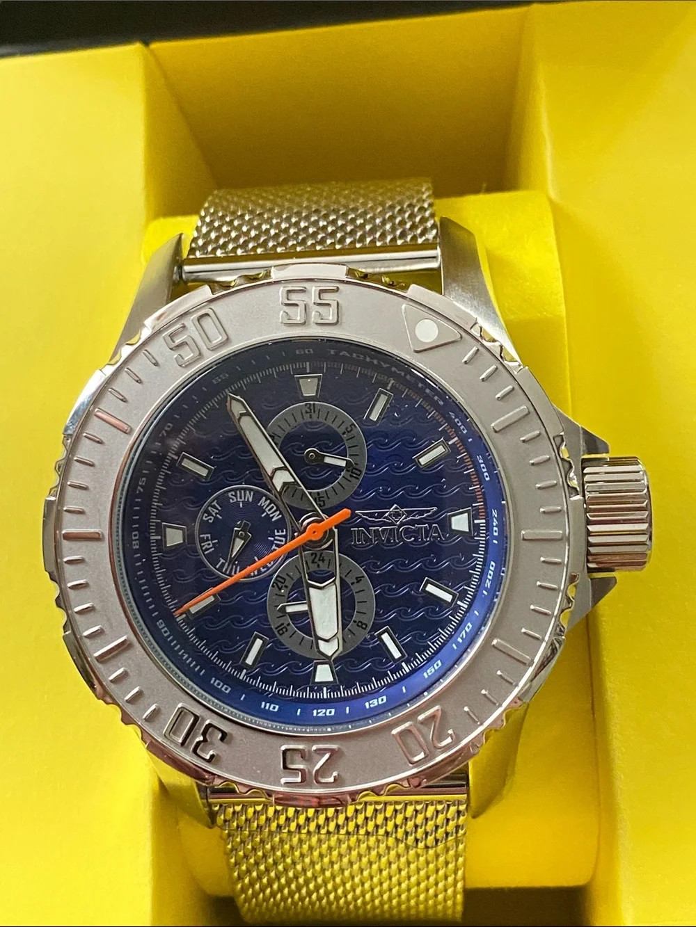 Invicta NEW Men’s Vintage Model 48011.  Silver Mesh Watch with Blue Dial